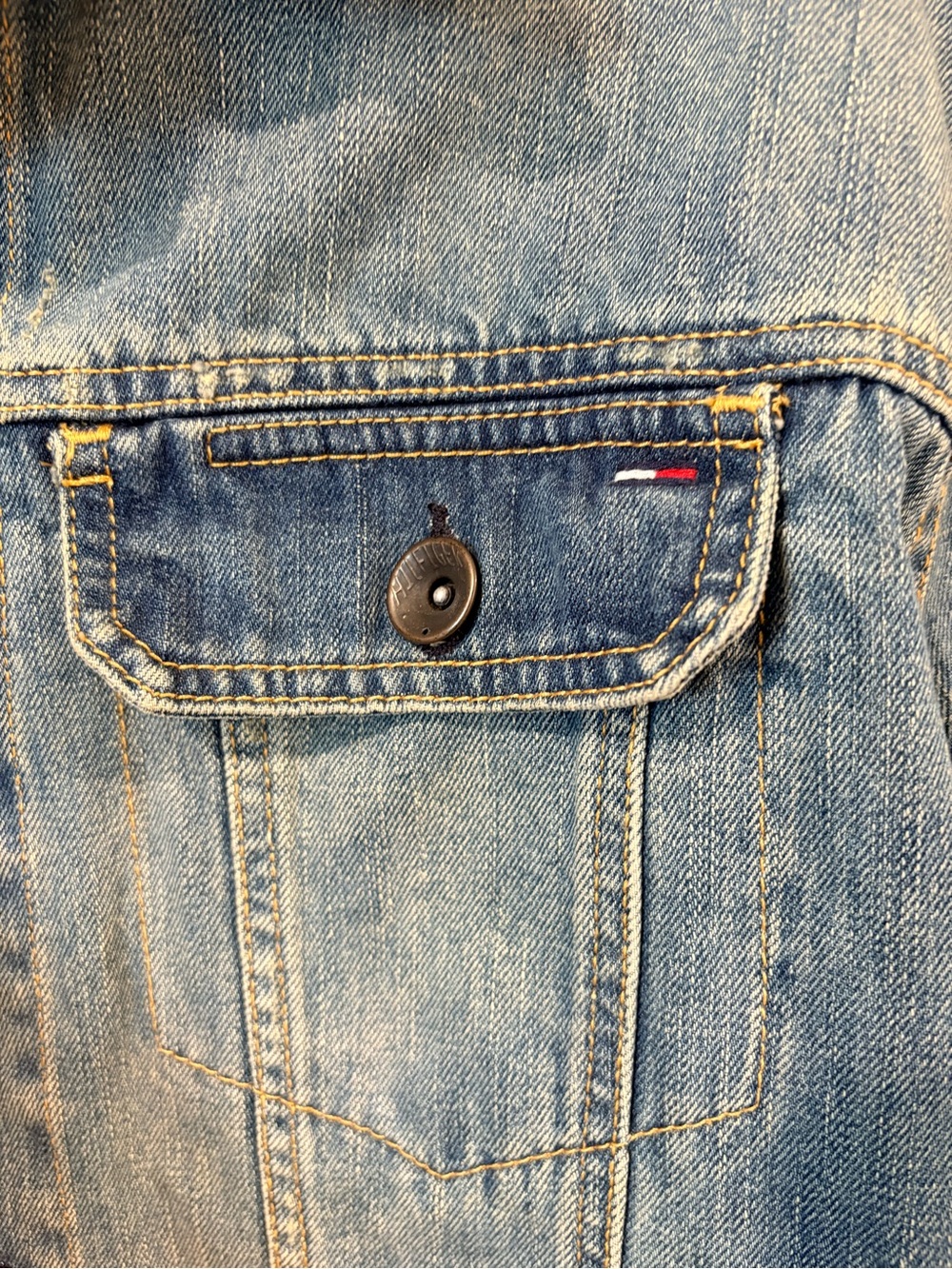 Tommy Hilfiger Men’s 100% Cotton Denim Trucker Jacket | Large | Classic Blue - Picture 6 of 11